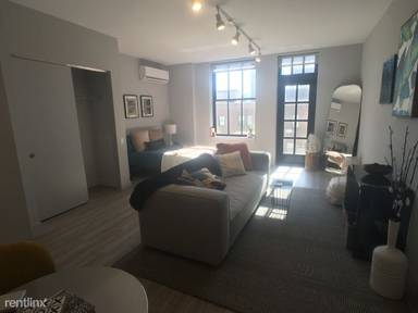 Main picture of 330 S Wells