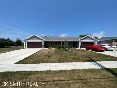 Main picture of 2328 Mineral Point Ave