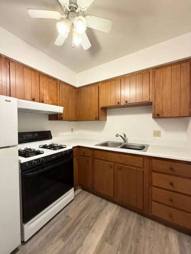 Main picture of 8002 Blondo St