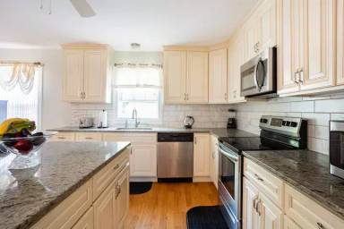 Main picture of 96 Douglas St