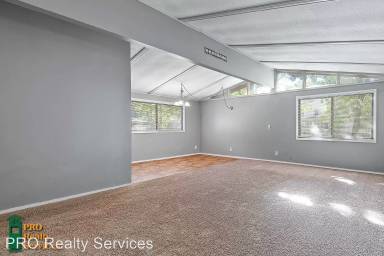 Main picture of 819 Van Buren Ave