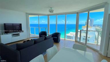 Main picture of La Perla Condo