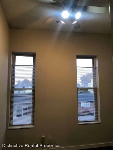 Main picture of 121 E Main St