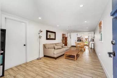 Main picture of 44 Holloway Ave