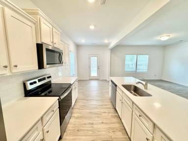 Main picture of 110 Luna Ln