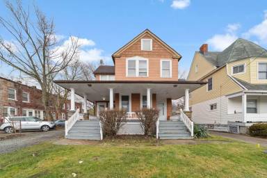 Main picture of 9811 Marietta Ave