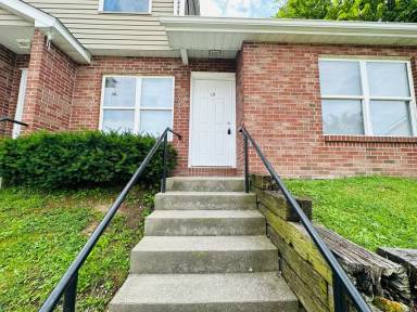 Main picture of 17 Elaine Ct