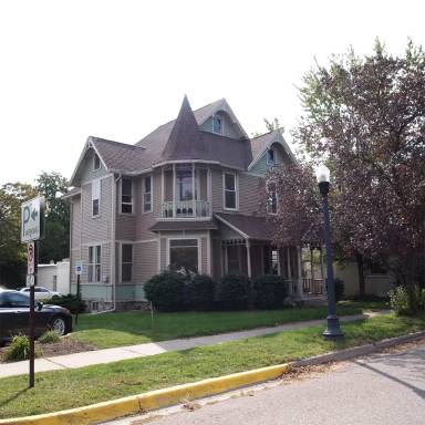 Main picture of 49 S Howell St