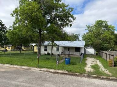Main picture of 784 Samuels St