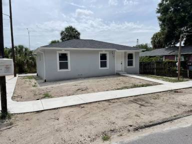 Main picture of 8417 N Seminole Ave