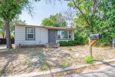 Main picture of 202 E Carpenter Ave