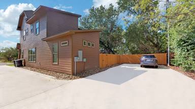 Main picture of 605 Banks St