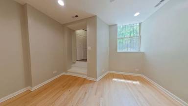 Main picture of 900 W Gunnison St