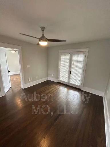 Main picture of 1600 W 37th St