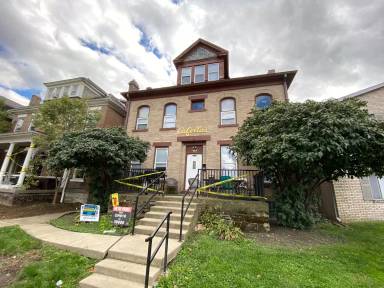 Main picture of 115 W 10th Ave