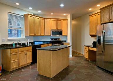 Main picture of 524 E Broadway