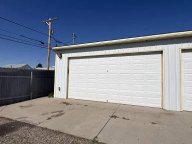 Main picture of 2415 E 9th St
