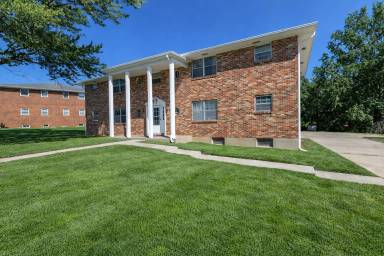 Main picture of 2705 Rollins Rd