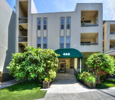 Main picture of 466 Crescent St