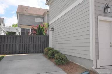 Main picture of 12832 Flagstone Dr