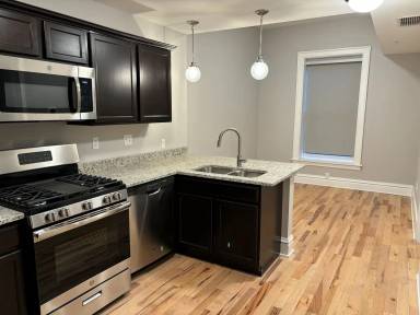 Main picture of 2 N Broadway
