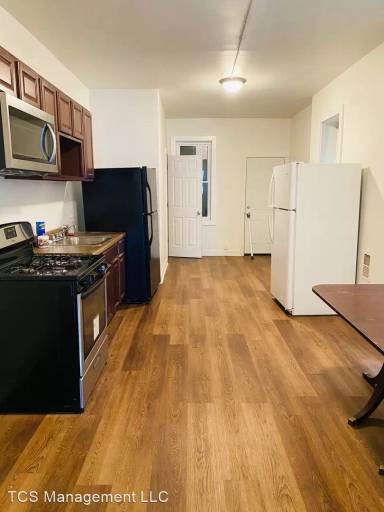 Main picture of 118 N 51st St