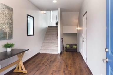 Main picture of 1010 27th Ave W
