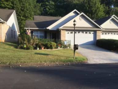 Main picture of 125 Oak Place Cir