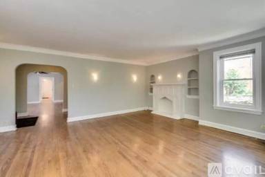 Main picture of 6126 N Washtenaw Ave