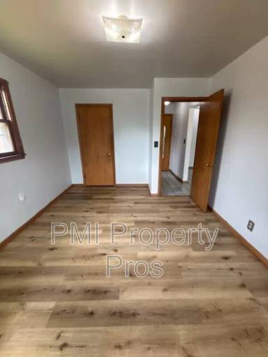 Main picture of 3800 N 76th St