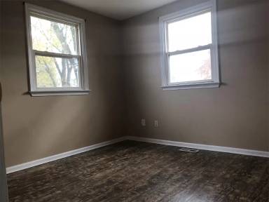 Main picture of 335 S Deen Ave