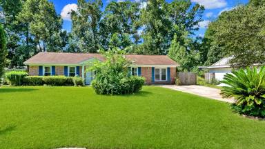 Main picture of 102 Shirley Dr