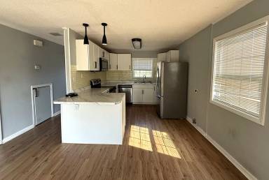 Main picture of 2213 Spence Cir