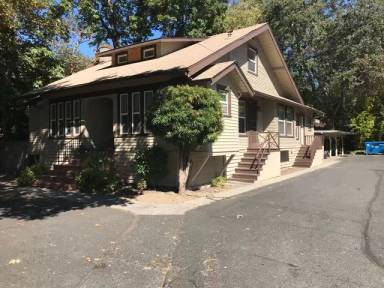 Main picture of 520 NW A St