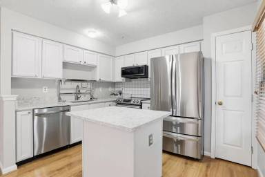 Main picture of 8000 Brightlight Pl