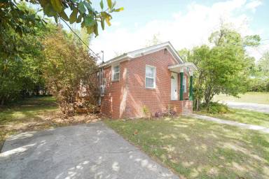 Main picture of 702 Nassau St