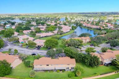 Main picture of 248 Lakeside Cir