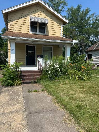 Main picture of 1893 Larchmont Ave NE