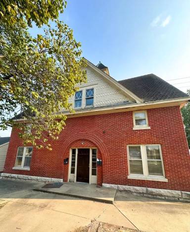 Main picture of 1126 State St