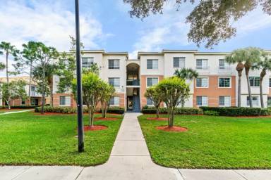 Main picture of 4104 Myrtlewood Cir E