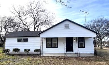 Main picture of 631 N Hickory St