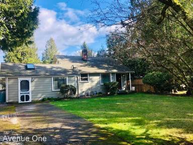 Main picture of 11018 Bartlett Ave NE