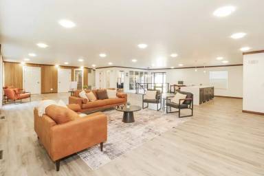 Main picture of 6201 NW 70th St