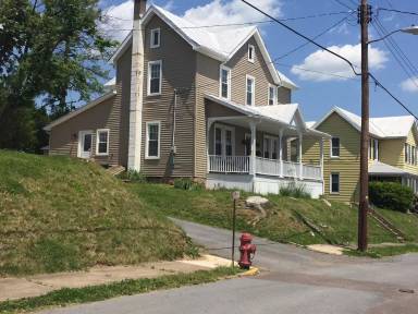 Main picture of 80 E Houston Ave