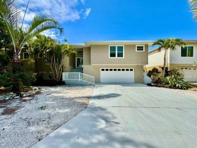 Main picture of 2384 Creek Ct