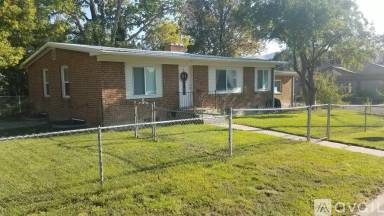 Main picture of 1615 E Clark St