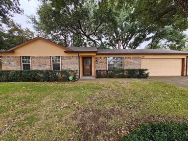 Main picture of 400 Hallmark Dr