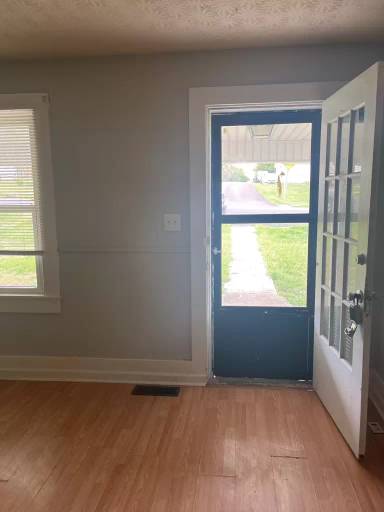 Main picture of 450 W Office St