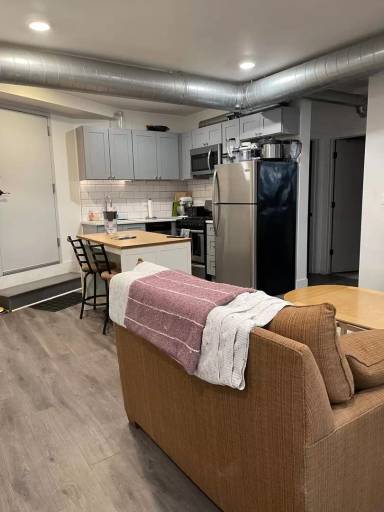 Main picture of 5827 N Ridge Ave