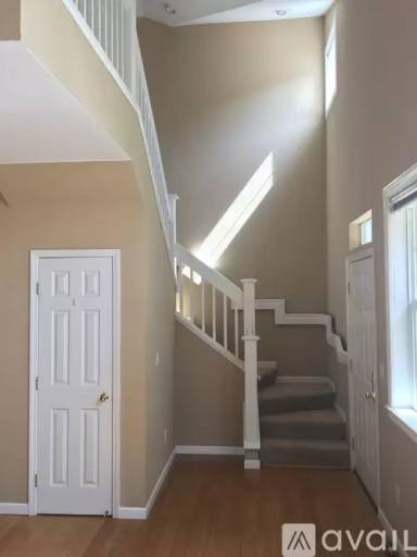 Main picture of 211 Wildrose Cmn